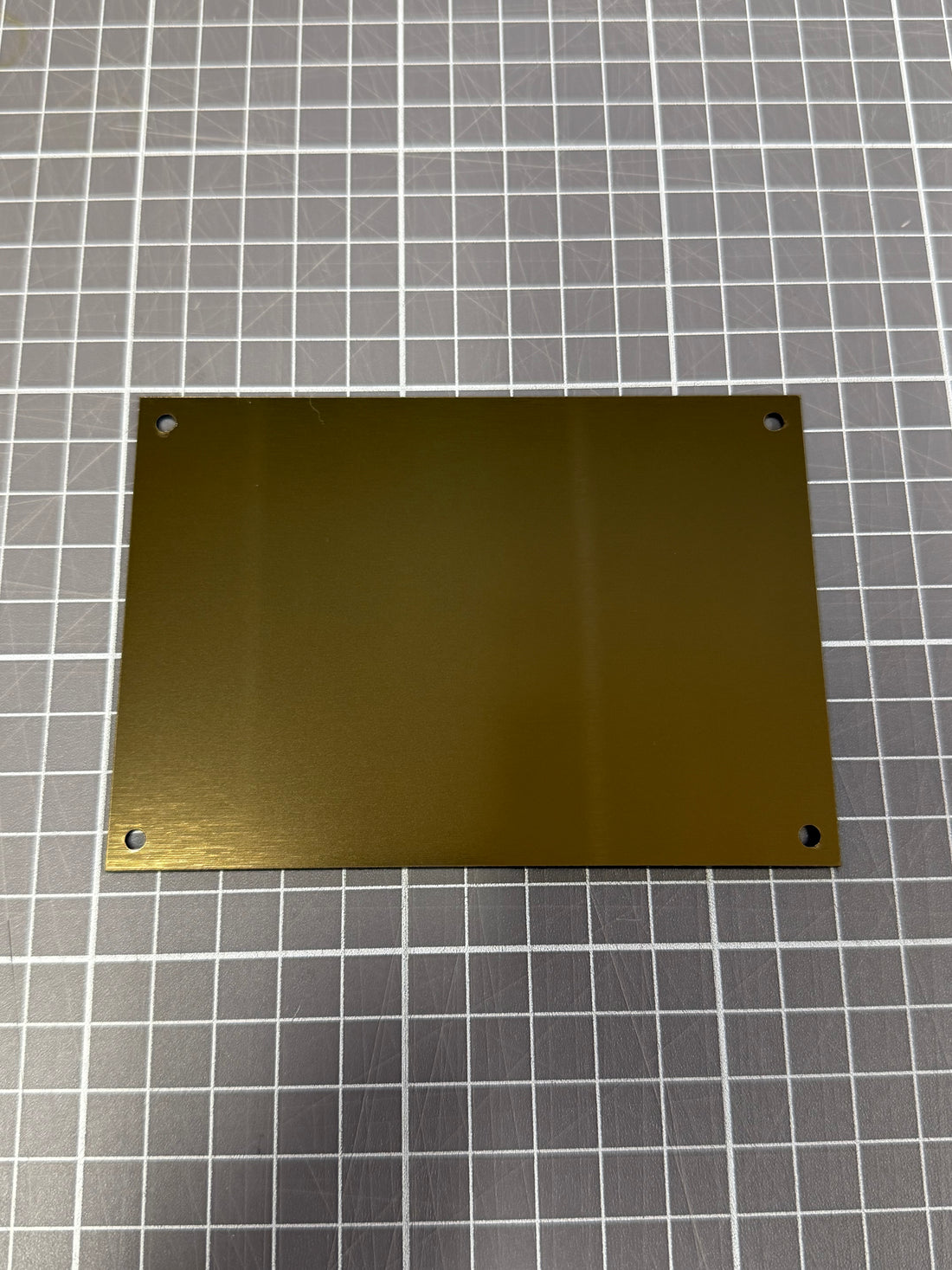 Gravplade i akryl med graveringl 12 x 8,5 cm