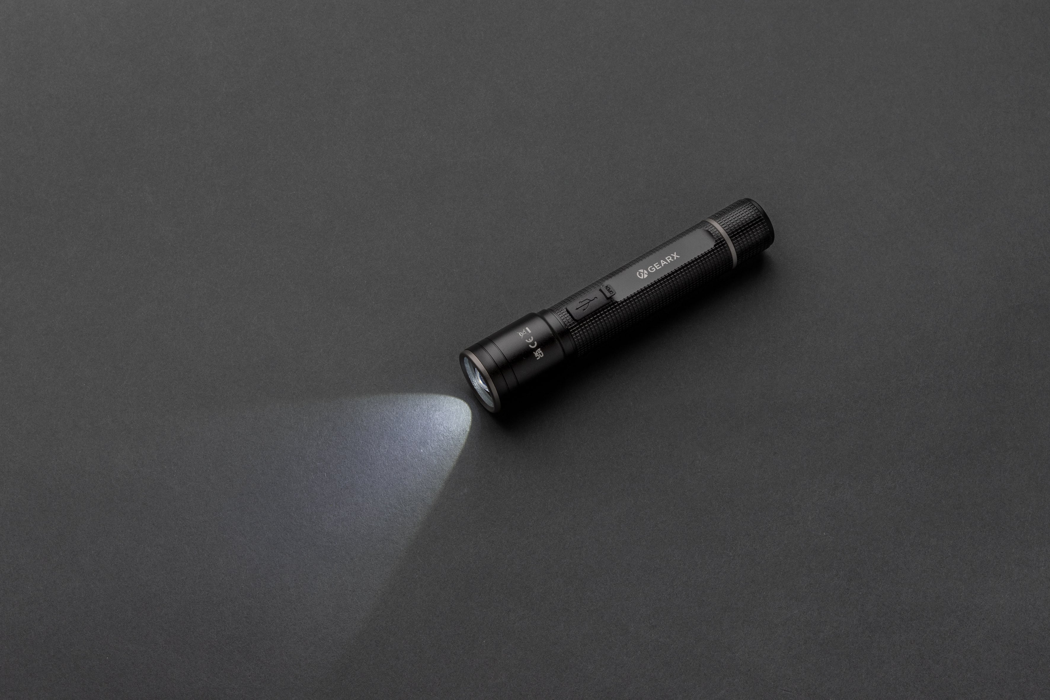 USB opladelig lommelygte i RCS genanvendt aluminium