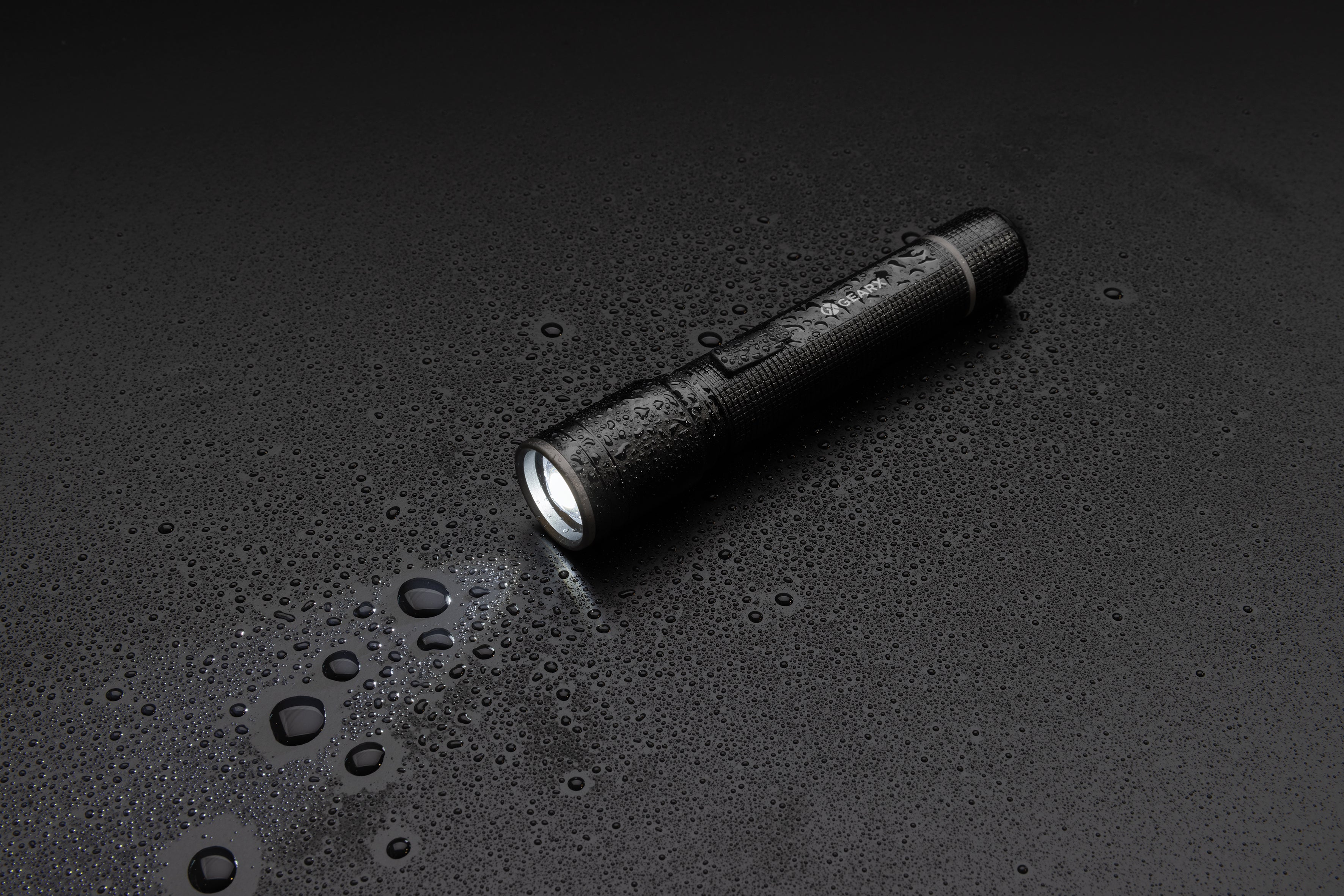 USB opladelig lommelygte i RCS genanvendt aluminium